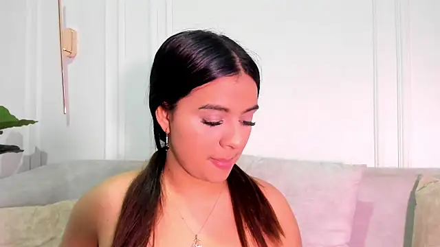 DulceQueen1 online show from April 12, 2026, 2:09 pm