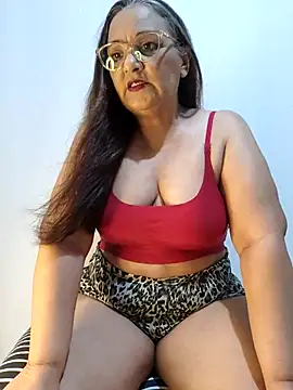 Noemipopi online show from April 16, 2026, 10:45 pm