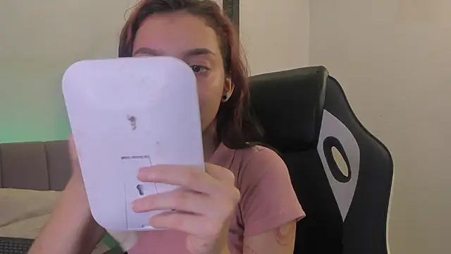 Snapshot of MelLove_ chatting on February 18, 2026, 9:00 pm MelLove online show from February 18, 2026, 9:00 pm