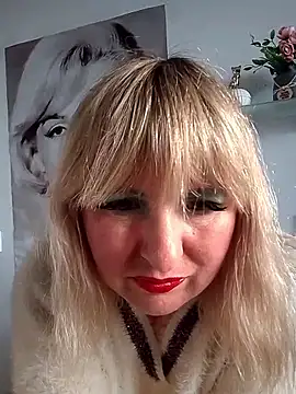 -Nefertiti- online show from June 1, 2026, 3:33 pm