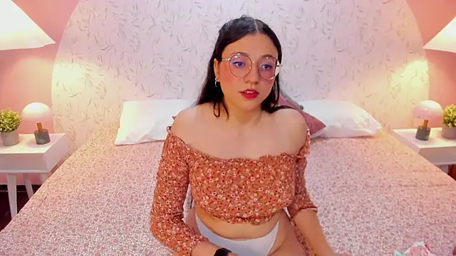 Snapshot of Angelie_Rosebrm chatting on February 28, 2026, 12:43 am Angelie Rosebrm online show from February 28, 2026, 12:43 am