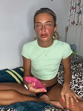 ScarlettGold  online show from April 16, 2026, 6:08 pm