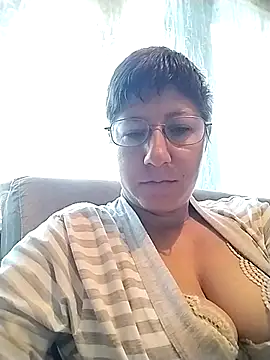 JuliaRobinson online show from April 24, 2026, 11:45 am