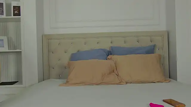 LynnAngel online show from March 22, 2026, 4:30 pm