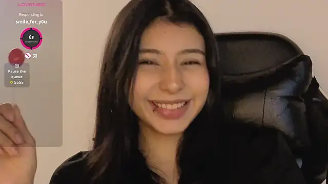 chloe bluee  online show from March 23, 2026, 1:33 pm