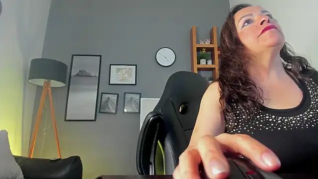 Snapshot of Ivonne_4 chatting on July 2, 2026, 1:17 pm Ivonne 4 online show from July 2, 2026, 1:17 pm