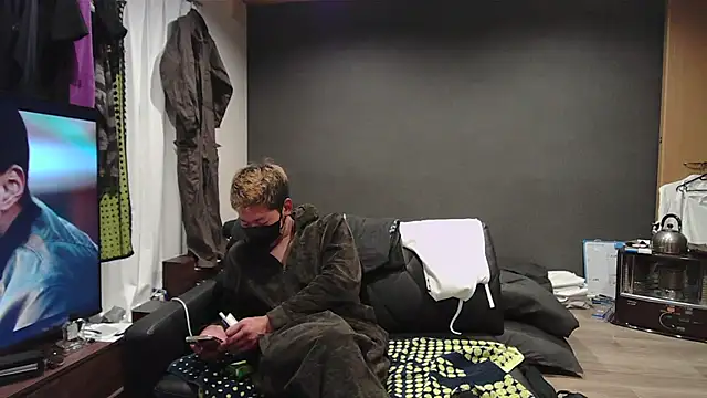 ryuaaaaa online show from April 16, 2026, 3:13 pm