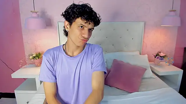 LeoFeniix online show from March 19, 2026, 3:06 am