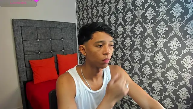 Snapshot of Little_Twink19x chatting on July 5, 2026, 7:43 pm Little Twink19x online show from July 5, 2026, 7:43 pm