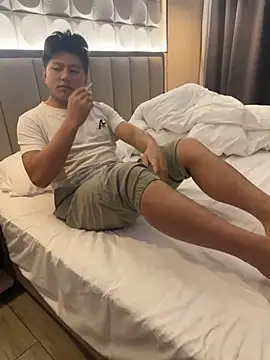 zhuendong000001 online show from March 21, 2026, 1:37 pm