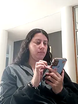 LunaDamasco online show from April 7, 2026, 7:04 pm