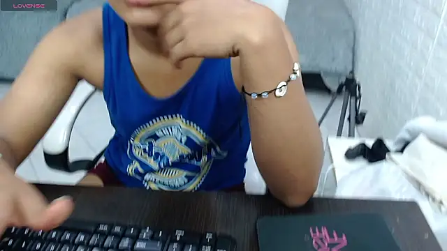 Snapshot of velvet_o chatting on February 26, 2026, 4:12 am velvet o online show from February 26, 2026, 4:12 am