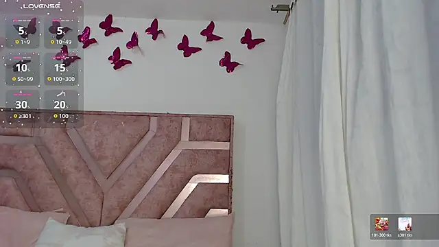 Roxy-Fox  online show from April 1, 2026, 2:35 am