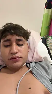 Snapshot of Alejandroml2 chatting on June 21, 2026, 5:35 am Alejandroml2 online show from June 21, 2026, 5:35 am