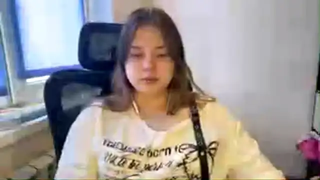 TomikoPfau online show from March 16, 2026, 9:02 am