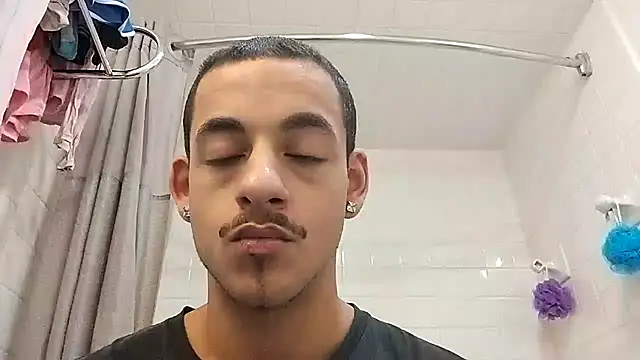 momo0208 online show from February 19, 2026, 4:37 pm