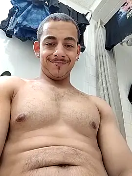 momo0208 online show from April 28, 2026, 6:23 pm