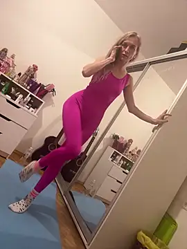 Snapshot of Faiiry_ chatting on February 27, 2026, 2:23 am Faiiry online show from February 27, 2026, 2:23 am