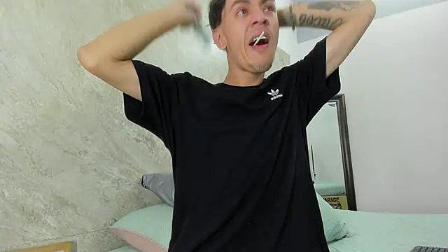 Mick-lollipop online show from April 15, 2026, 7:51 pm