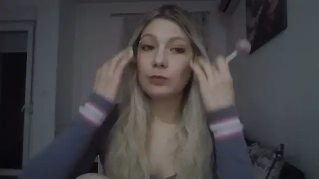 Foxy Bright online show from March 19, 2026, 7:25 pm