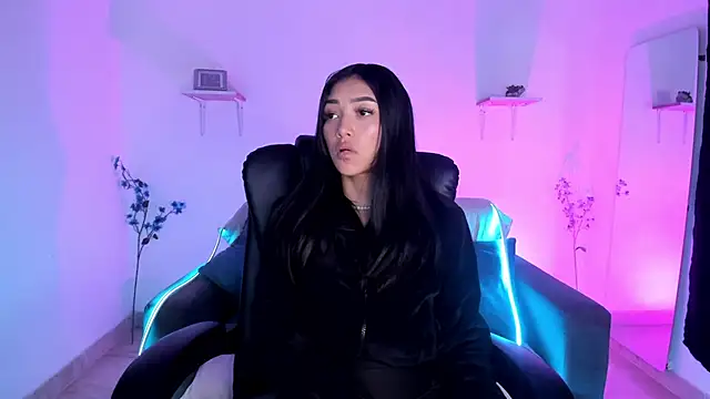 jaulyn 18 online show from March 18, 2026, 1:57 pm