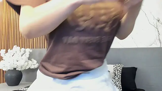 Snapshot of Amara_Velvet_ chatting on June 20, 2026, 8:36 pm Amara Velvet online show from June 20, 2026, 8:36 pm