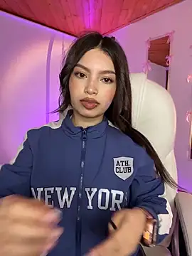 Snapshot of Mady_Pink chatting on March 3, 2026, 2:51 am Mady Pink online show from March 3, 2026, 2:51 am