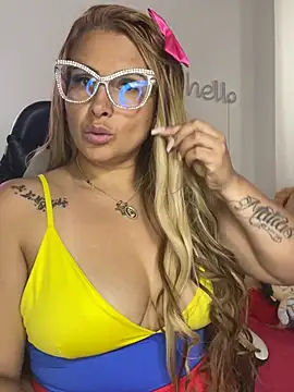 Snapshot of Alma_Andrade chatting on June 23, 2026, 3:43 pm Alma Andrade online show from June 23, 2026, 3:43 pm