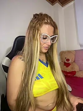 Snapshot of Alma_Andrade chatting on July 18, 2026, 10:29 pm Alma Andrade online show from July 18, 2026, 10:29 pm