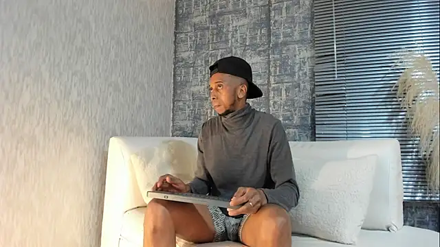 Snapshot of bray_1999 chatting on March 3, 2026, 3:24 am bray 1999 online show from March 3, 2026, 3:24 am