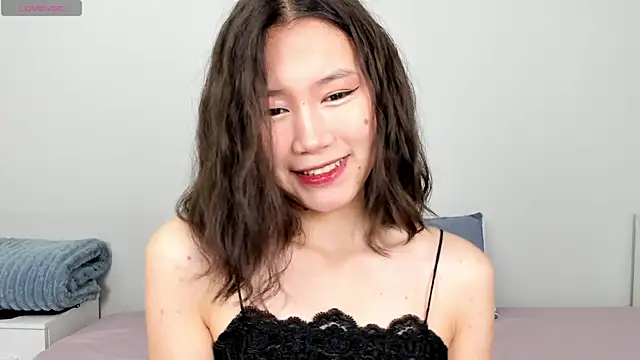 Kiraeko online show from May 26, 2026, 5:16 am