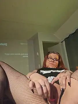 Snapshot of Sexymilf6992 chatting on June 24, 2026, 1:37 am Sexymilf6992 online show from June 24, 2026, 1:37 am