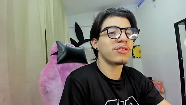 Bad bunnyy  online show from April 17, 2026, 12:08 pm