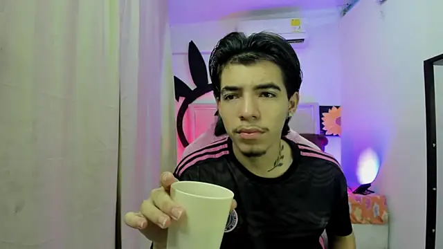 Bad bunnyy  online show from April 15, 2026, 12:32 pm