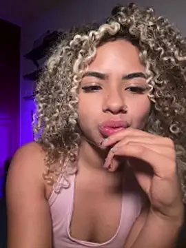 Snapshot of Sophi077 chatting on February 24, 2026, 3:07 am Sophi077 online show from February 24, 2026, 3:07 am