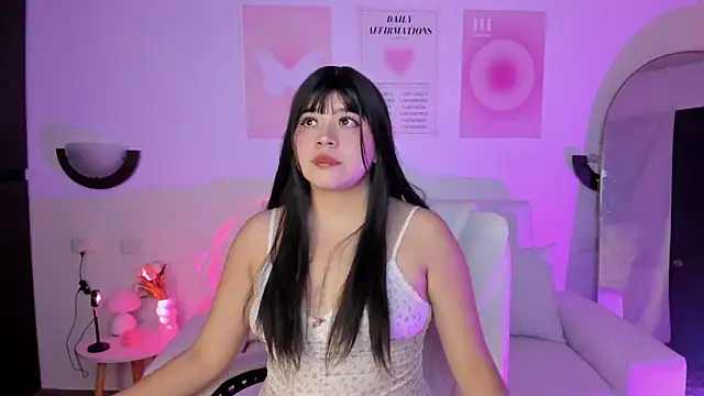 Emiii cute online show from April 25, 2026, 2:14 am