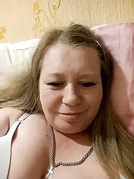 KiraStanton online show from April 15, 2026, 8:09 pm