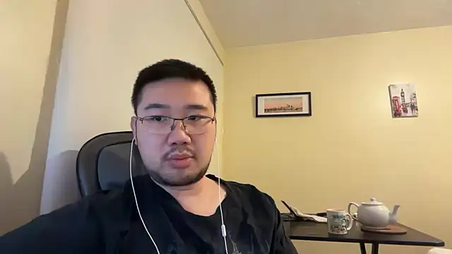 jasonryu2025 online show from April 13, 2026, 9:08 pm