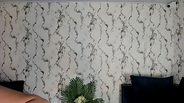 Snapshot of Fiorelaa_ chatting on July 8, 2026, 11:44 am Fiorelaa online show from July 8, 2026, 11:44 am