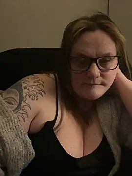Busty-GilfQuinn online show from March 1, 2026, 9:37 pm
