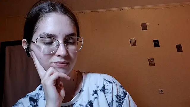 Katelemon online show from May 25, 2026, 1:54 pm