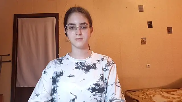 Snapshot of Katelemon chatting on July 16, 2026, 10:45 am Katelemon online show from July 16, 2026, 10:45 am