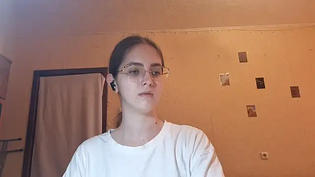 Snapshot of Katelemon chatting on June 22, 2026, 12:46 pm Katelemon online show from June 22, 2026, 12:46 pm