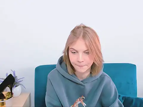 StormiSmooth online show from April 2, 2026, 10:00 am