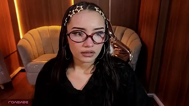 Snapshot of Daphne_nicole_b chatting on June 1, 2026, 1:00 pm Daphne nicole b online show from June 1, 2026, 1:00 pm