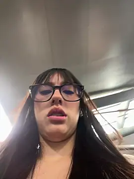 Snapshot of susi_chimm chatting on July 9, 2026, 1:43 pm susi chimm online show from July 9, 2026, 1:43 pm