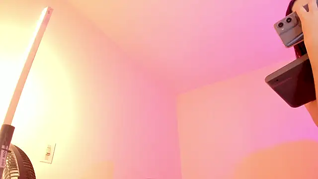 MIAA ROBERTSS online show from April 15, 2026, 6:08 am