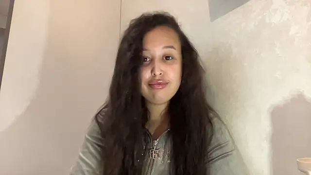 Dana 005 online show from April 1, 2026, 7:33 pm