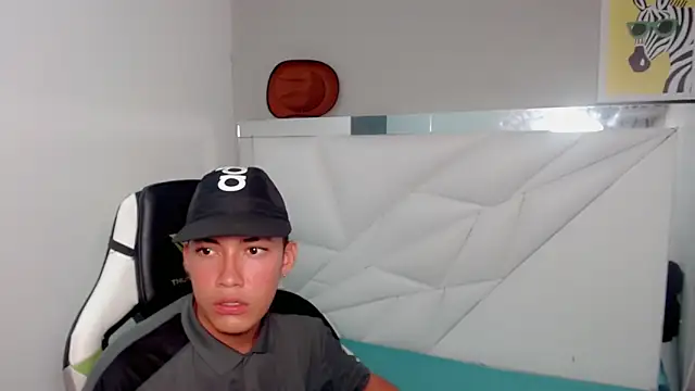 Snapshot of Street_poemm_ chatting on February 25, 2026, 3:29 am Street poemm online show from February 25, 2026, 3:29 am