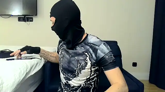 Snapshot of RyanRubber chatting on April 10, 2026, 8:16 pm RyanRubber online show from April 10, 2026, 8:16 pm